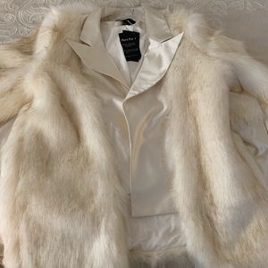 Fashionova Faux Fur coat never worn size 1XL !